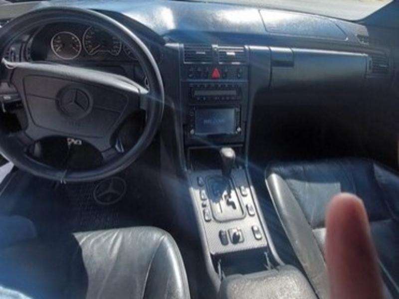 Mercedes E 240, 1998 il, 2.4 L, 359 000 km