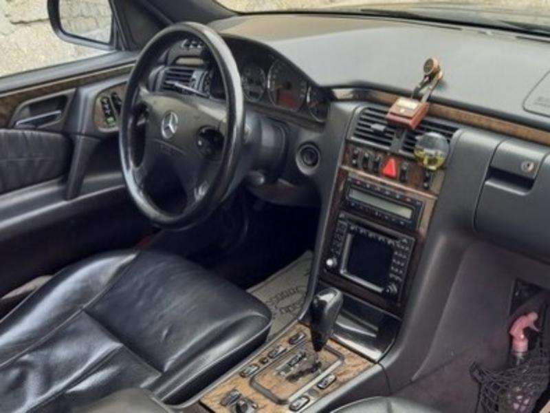 Mercedes E 220, 2000 il, 2.2 L, 352 123 km