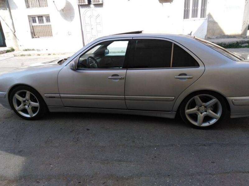 Mercedes E 320, 2000 il, 3.2 L, 387 000 km