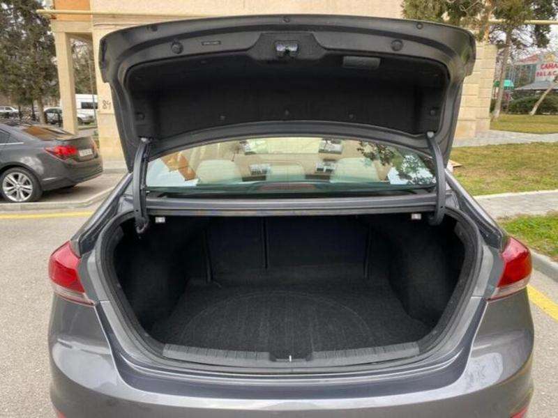 Hyundai Elantra, 2017 il, 2.0 L, 75 000 km