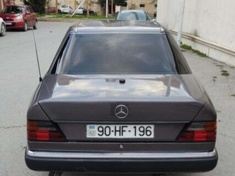 Mercedes E 200, 1991 il, 2.0 L, 450 000 km
