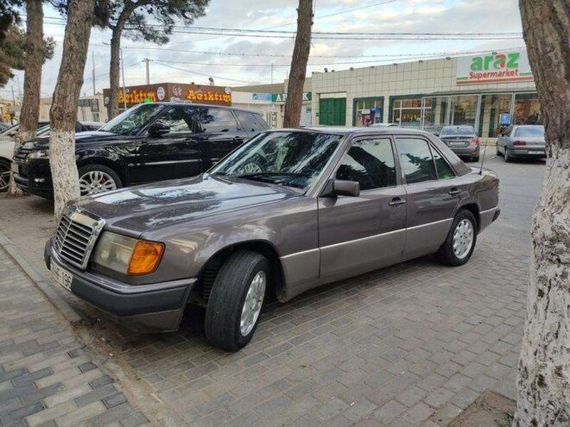 Mercedes E 200, 1991 il, 2.0 L, 450 000 km