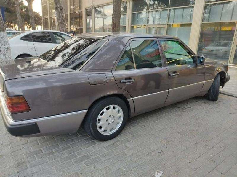 Mercedes E 200, 1991 il, 2.0 L, 450 000 km