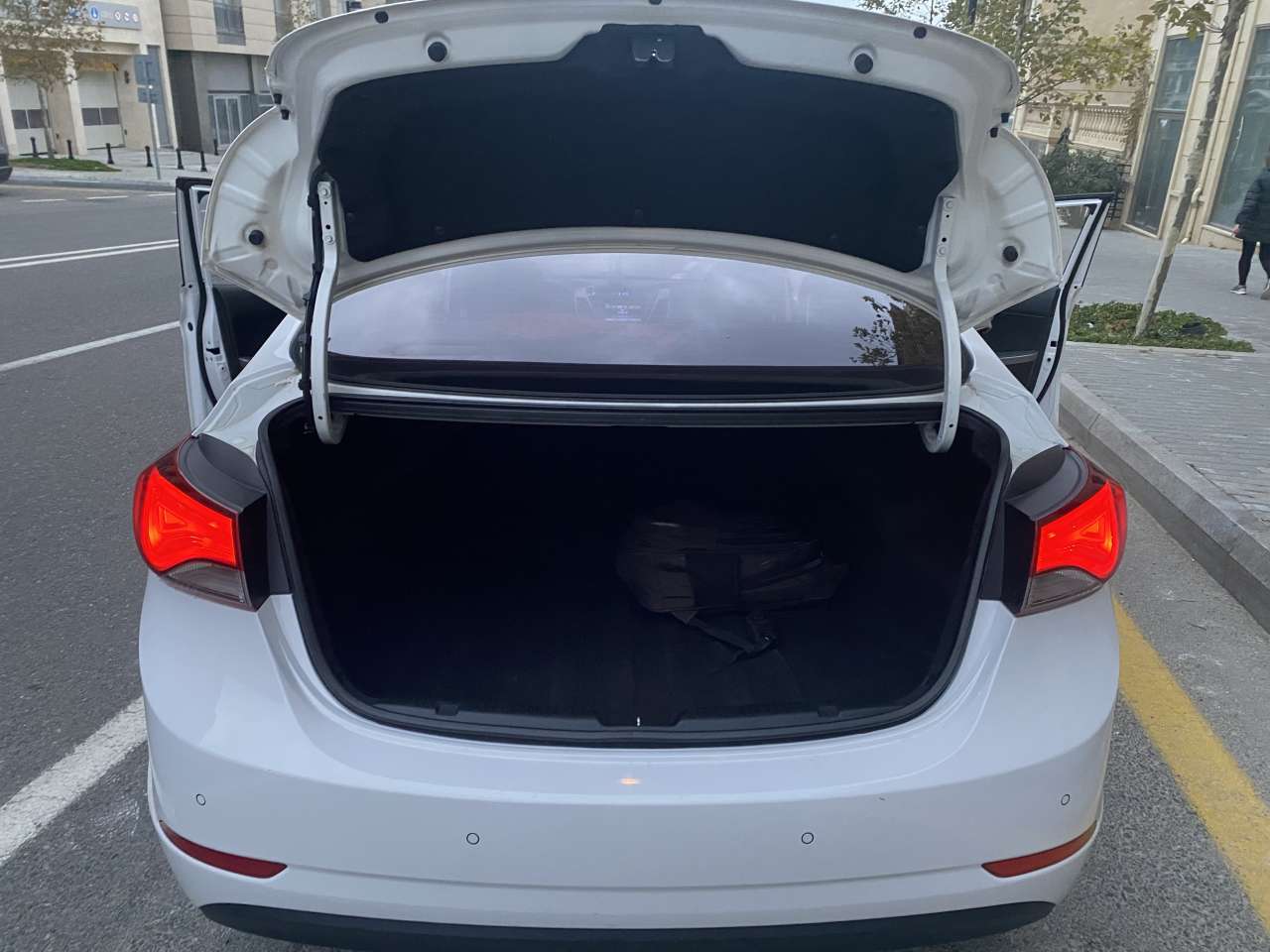 Hyundai Elantra, 2014 il, 1.6 L, 50 000 km
