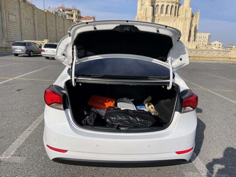 Hyundai Elantra, 2015 il, 1.8 L, 128 000 km