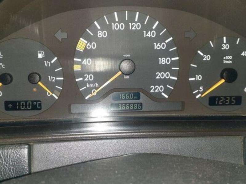 Mercedes E 200, 1997 il, 2.2 L, 366 000 km