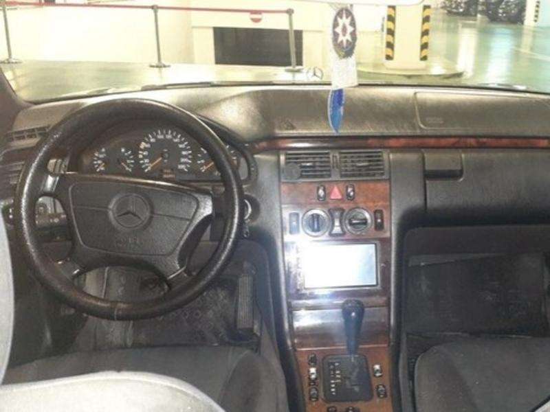 Mercedes E 200, 1997 il, 2.2 L, 366 000 km