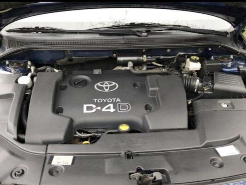 Toyota Avensis, 2005 il, 2.0 L, 217 000 km