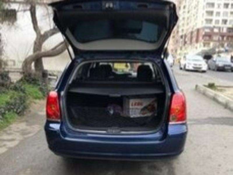 Toyota Avensis, 2005 il, 2.0 L, 217 000 km