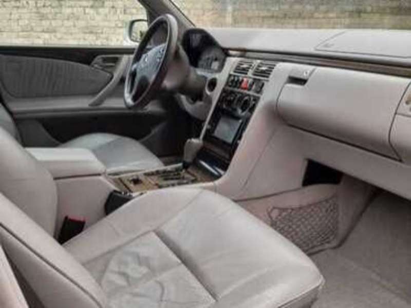 Mercedes E 320, 2000 il, 3.2 L, 361 000 km