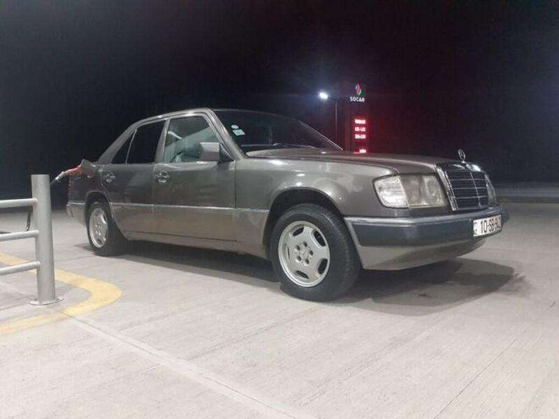 Mercedes E 220, 1992 il, 2.2 L, 370 000 km