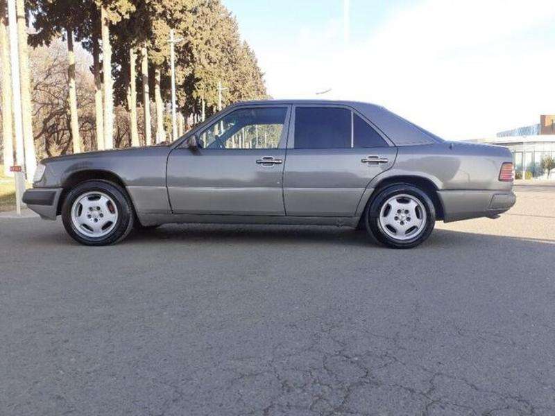 Mercedes E 220, 1992 il, 2.2 L, 370 000 km