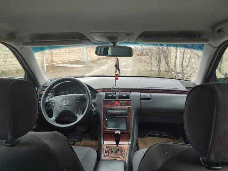 Mercedes E 220, 2001 il, 2.2 L, 336 900 km