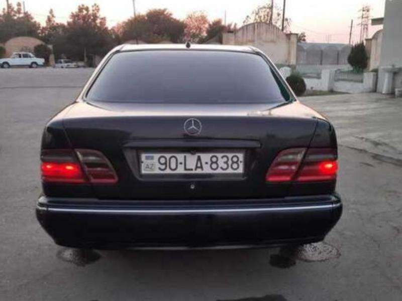 Mercedes E 220, 2001 il, 2.2 L, 336 900 km