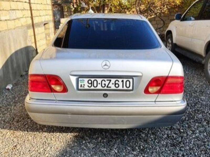Mercedes E 230, 1996 il, 2.3 L, 365 000 km