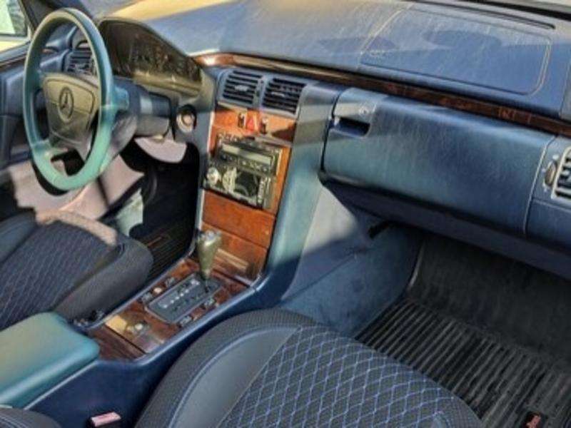 Mercedes E 230, 1996 il, 2.3 L, 365 000 km