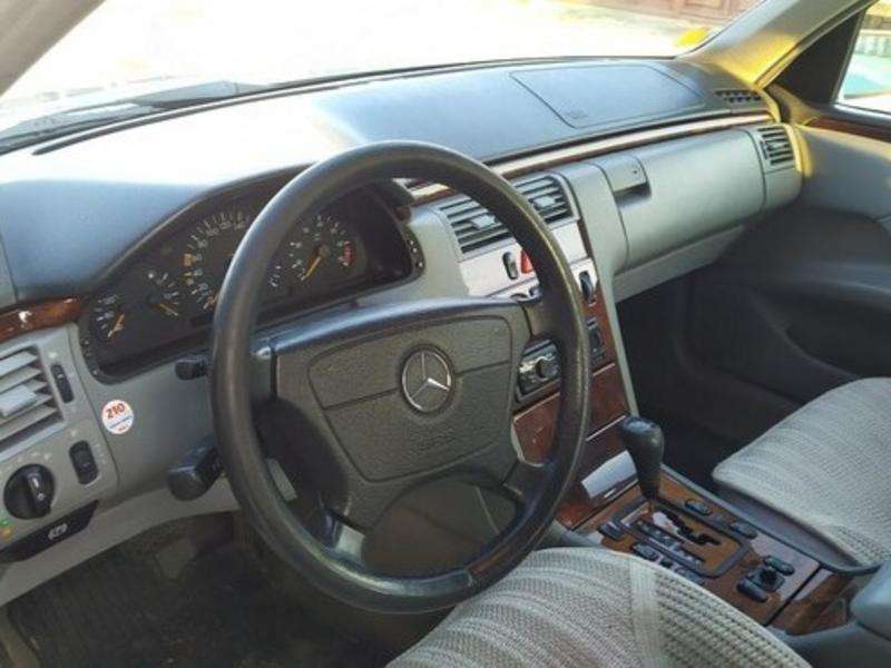 Mercedes E 240, 1999 il, 2.4 L, 185 000 km