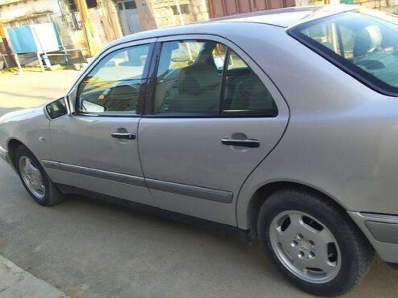 Mercedes E 240, 1999 il, 2.4 L, 185 000 km