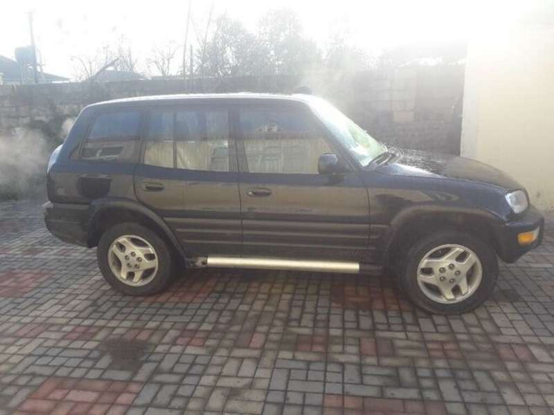 Toyota RAV4, 1997 il, 2.0 L, 360 000 km