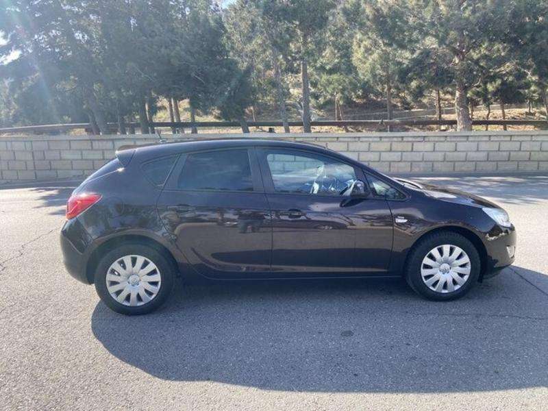 Opel Astra, 2011 il, 1.4 L, 214 000 km