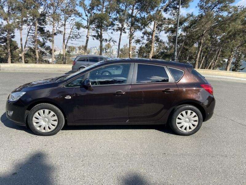 Opel Astra, 2011 il, 1.4 L, 214 000 km