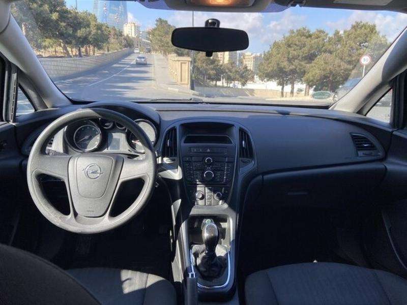 Opel Astra, 2011 il, 1.4 L, 214 000 km