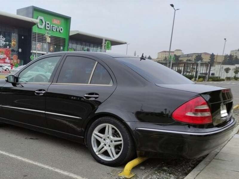 Mercedes E 240, 2003 il, 2.6 L, 263 900 km