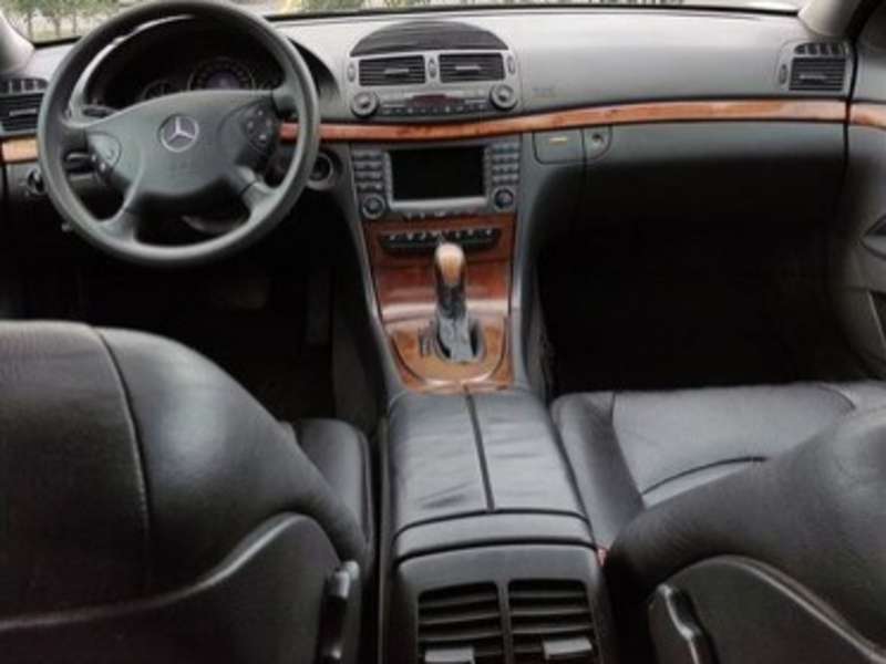 Mercedes E 240, 2003 il, 2.6 L, 263 900 km