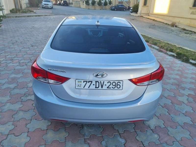 Hyundai Elantra, 2011 il, 1.8 L, 136 000 km