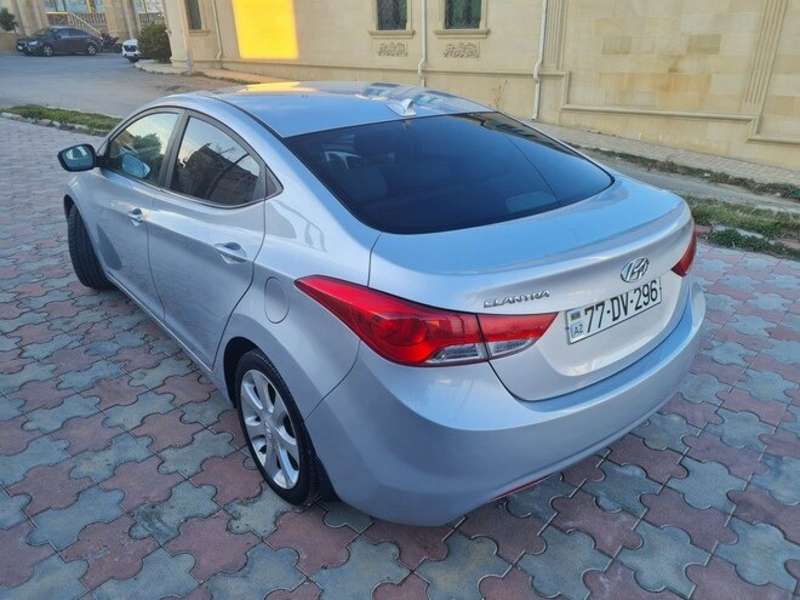 Hyundai Elantra, 2011 il, 1.8 L, 136 000 km