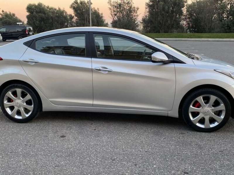 Hyundai Elantra, 2011 il, 1.8 L, 182 000 km