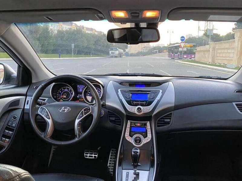 Hyundai Elantra, 2011 il, 1.8 L, 182 000 km