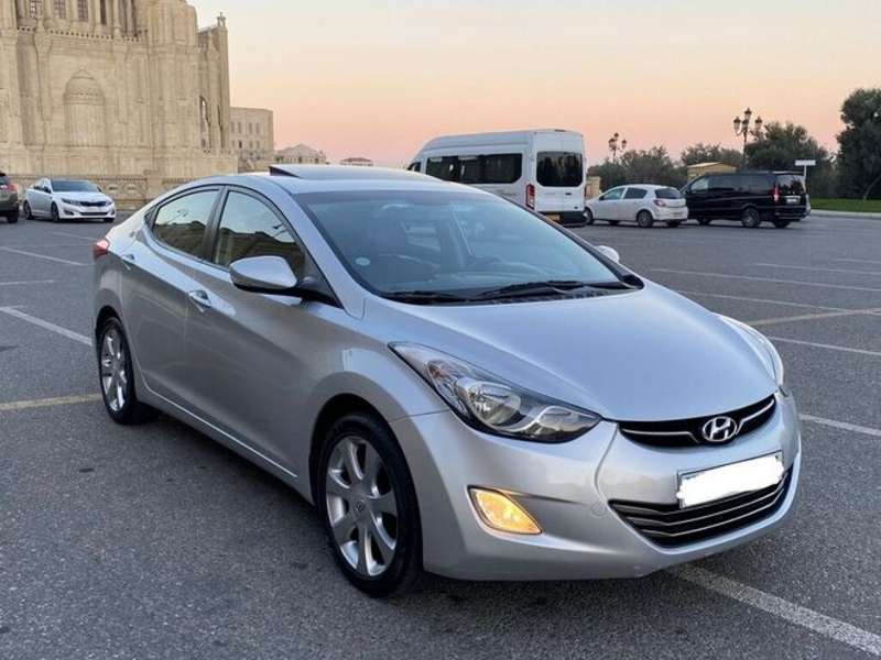 Hyundai Elantra, 2011 il, 1.8 L, 182 000 km