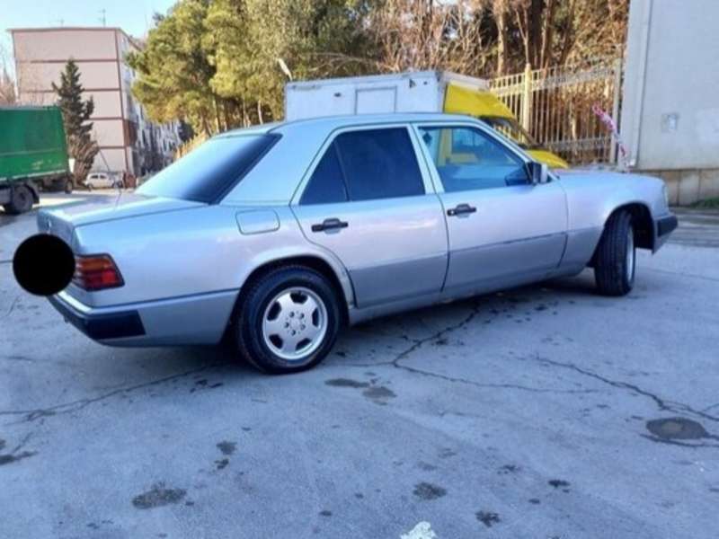 Mercedes E 200, 1989 il, 2.0 L, 300 000 km