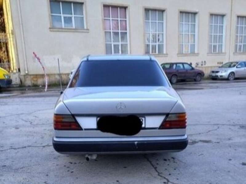 Mercedes E 200, 1989 il, 2.0 L, 300 000 km