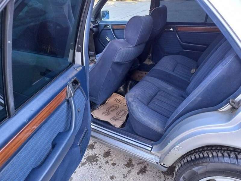 Mercedes E 200, 1989 il, 2.0 L, 300 000 km