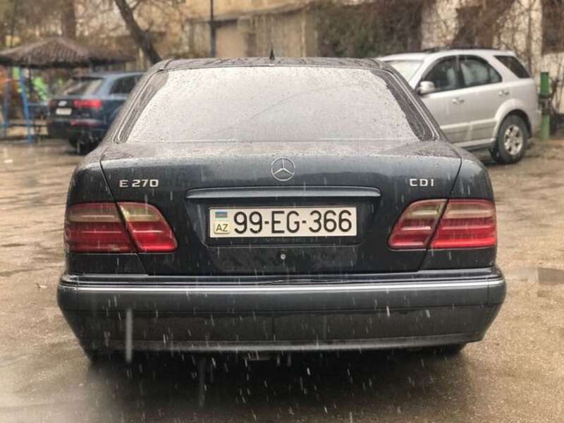 Mercedes E 270, 1999 il, 2.7 L, 472 486 km