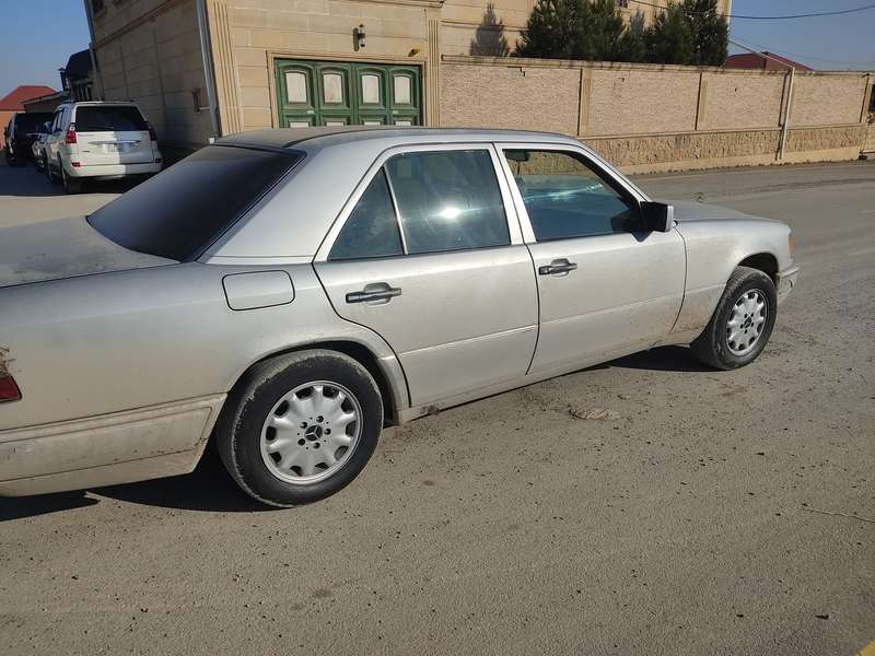 Mercedes E 200, 1993 il, 2.0 L, 58 000 km