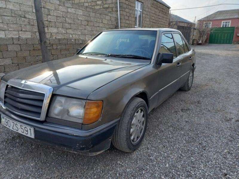 Mercedes E 200, 1991 il, 2.0 L, 300 000 km