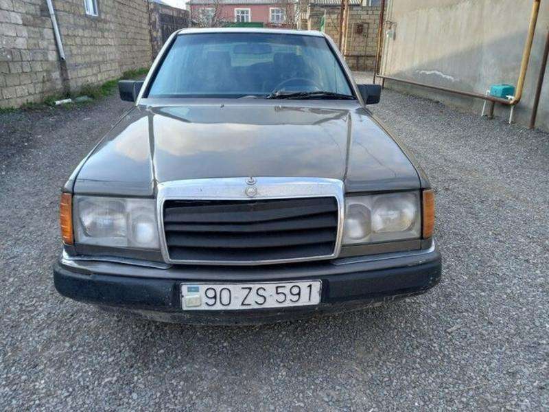 Mercedes E 200, 1991 il, 2.0 L, 300 000 km