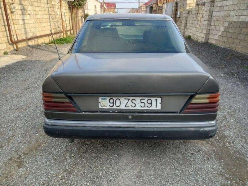Mercedes E 200, 1991 il, 2.0 L, 300 000 km