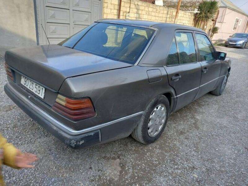 Mercedes E 200, 1991 il, 2.0 L, 300 000 km