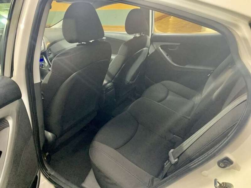 Hyundai Elantra, 2012 il, 1.8 L, 131 000 km