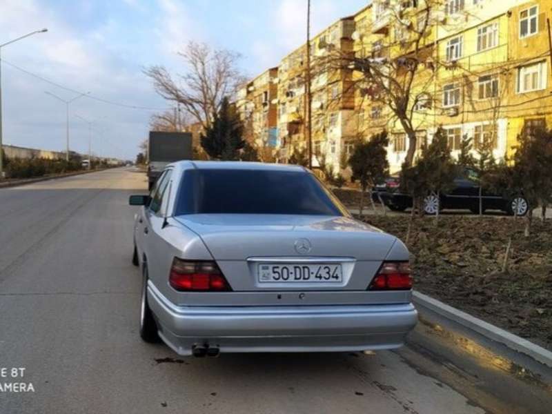 Mercedes E 220, 1994 il, 2.2 L, 300 000 km