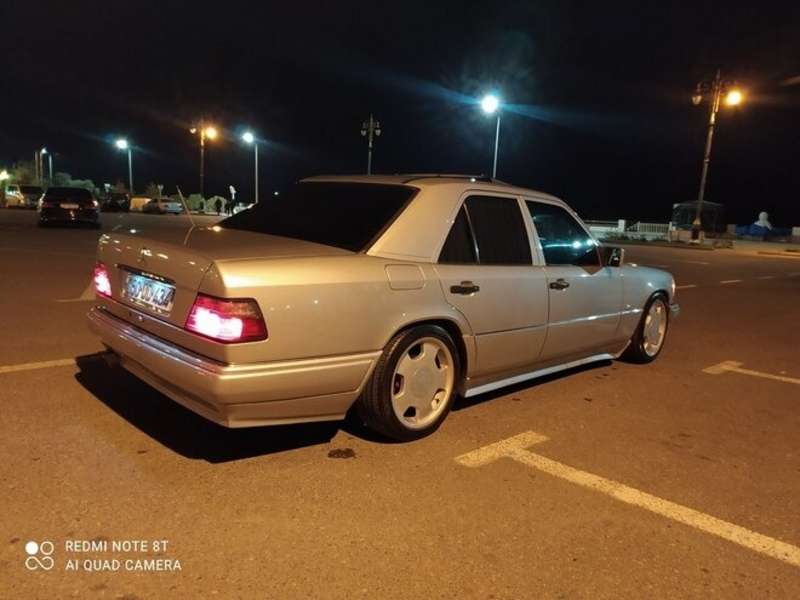 Mercedes E 220, 1994 il, 2.2 L, 300 000 km