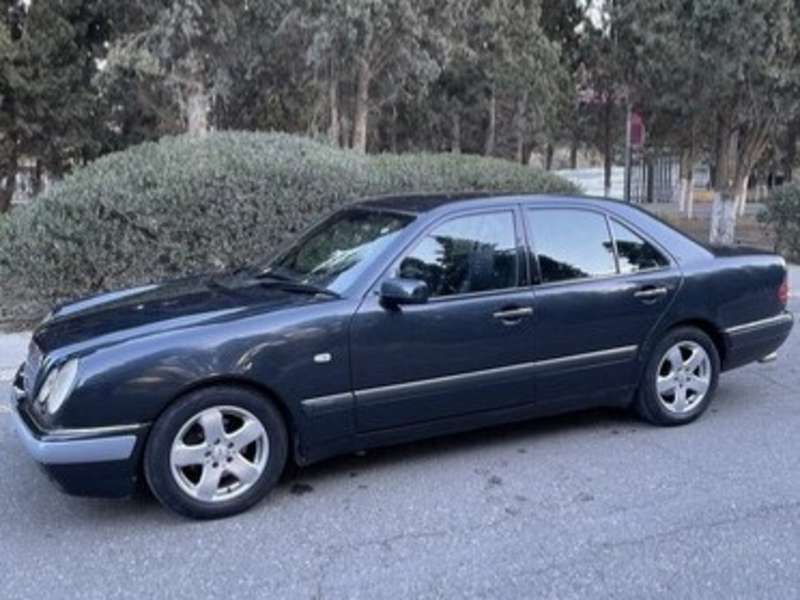 Mercedes E 240, 1998 il, 2.4 L, 300 000 km