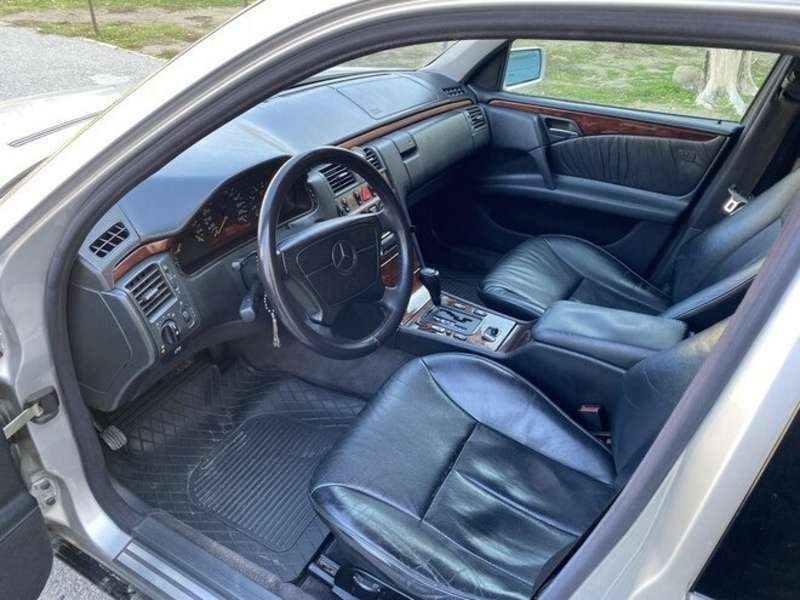 Mercedes E 240, 1998 il, 2.4 L, 440 358 km