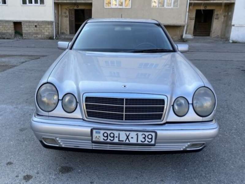 Mercedes E 240, 1998 il, 2.4 L, 440 358 km