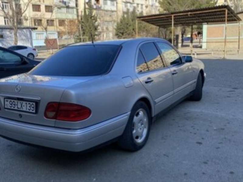 Mercedes E 240, 1998 il, 2.4 L, 440 358 km