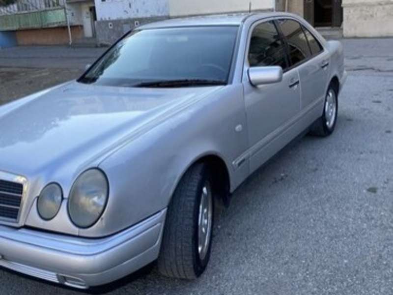 Mercedes E 240, 1998 il, 2.4 L, 440 358 km